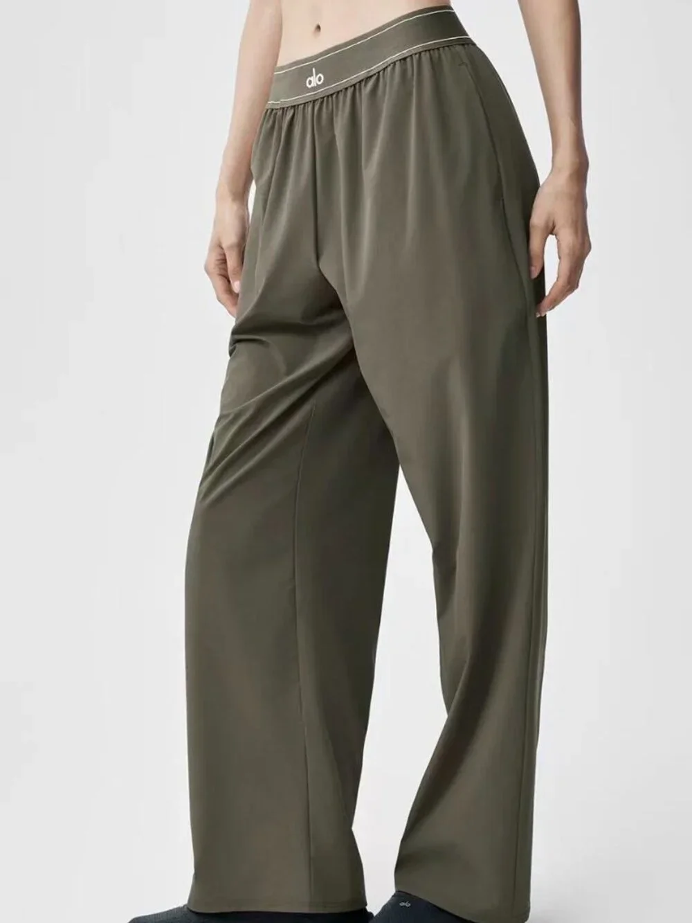 💕NWT ALO Yoga Suit Up Trouser Regular Limited Olive🍵Everyday Pants
